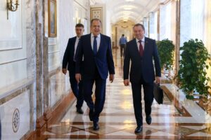 Lavrovs Weißrussland-Rede: Eiserner Vorhang ist am Einstürzen / Westen soll aufpassen dass er nicht eingeklemmt wird