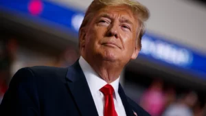 Trump wird angeklagt / damit ist Trump als Präsident gesetzlich nicht mehr wählbar