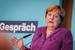 Merkel/Memoiren: Wenn eine verlogene Staats-Vertrags-Betrügerin auf „Moral“ macht/ +Hollande +Poroshenko