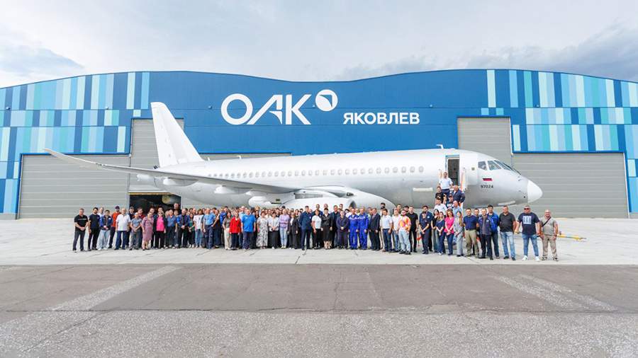 Sukoij/Yakovlev SJ 100: Indien wird RUS-Flugzeug in Lizenz produzieren/ US+EU-Sanktionen werden von Indien ignoriert