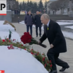 Jahrestag des Leningrad-Belagerungs-Endes: Putin legt Blumen nieder